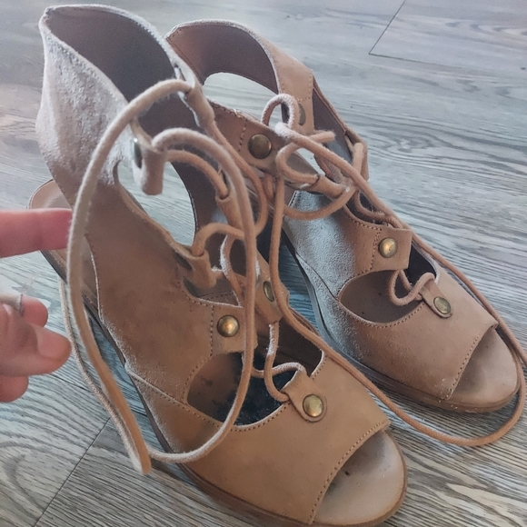 Sandals - Picture 3 of 3